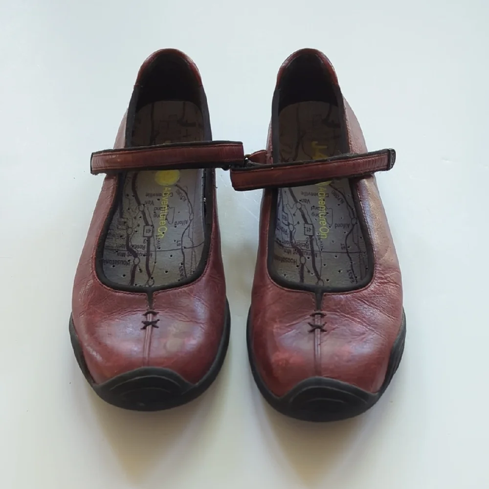 J-41 Women's Burgundy Mary Jane Flats - Picture 1 of 7